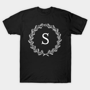 Beautiful Letter S Alphabet Initial Monogram Wreath T-Shirt